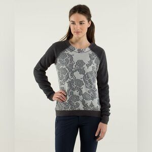 #75 LULULEMON Size Six Crew Neck